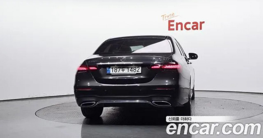 Mercedes-Benz E-Class 