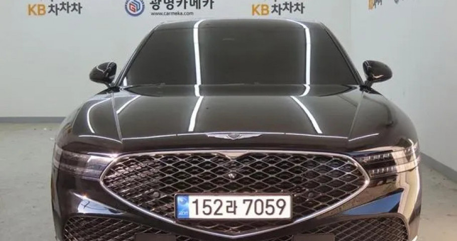 Genesis G90 