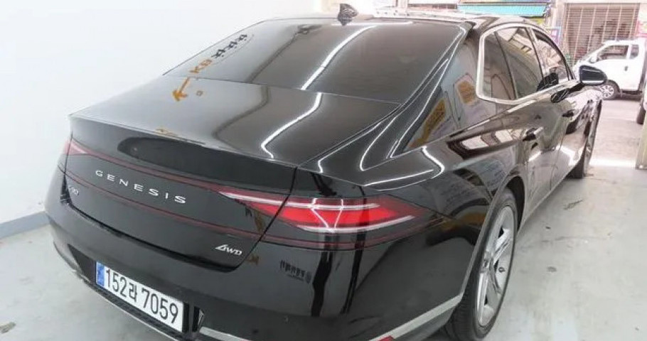 Genesis G90 