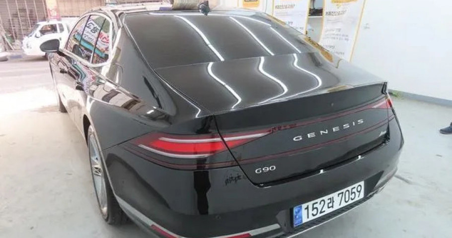 Genesis G90 