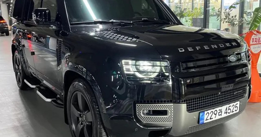 Land Rover Defender 