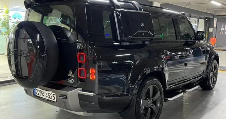 Land Rover Defender 
