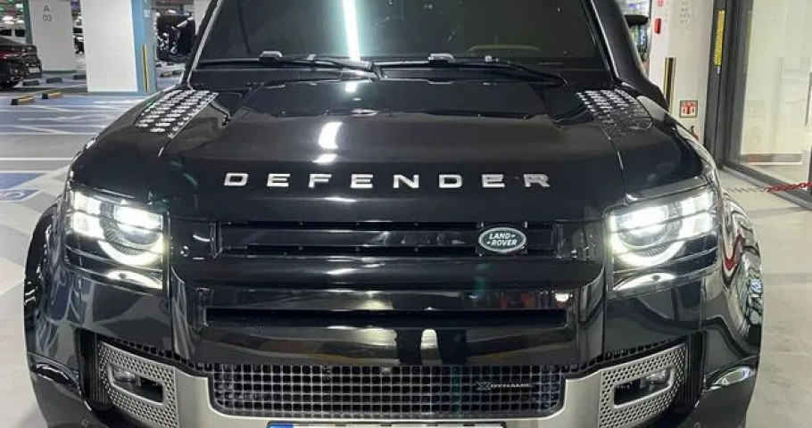 Land Rover Defender 