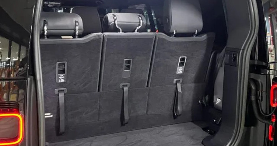 Land Rover Defender 