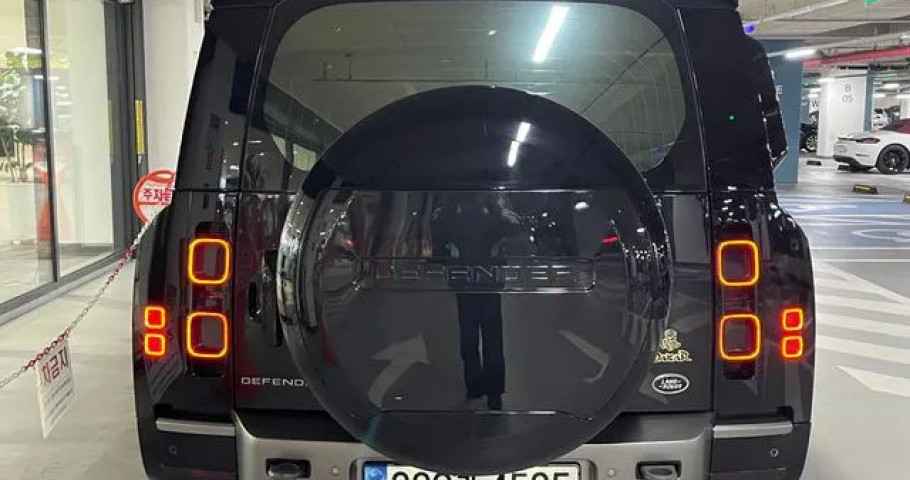 Land Rover Defender 