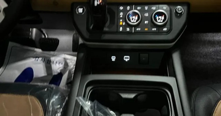 Land Rover Defender 