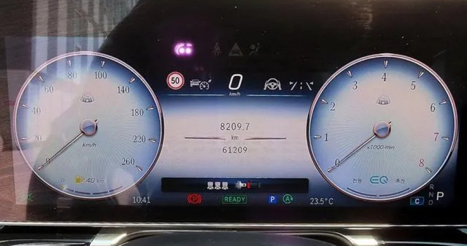 Mercedes-Benz S-Class 