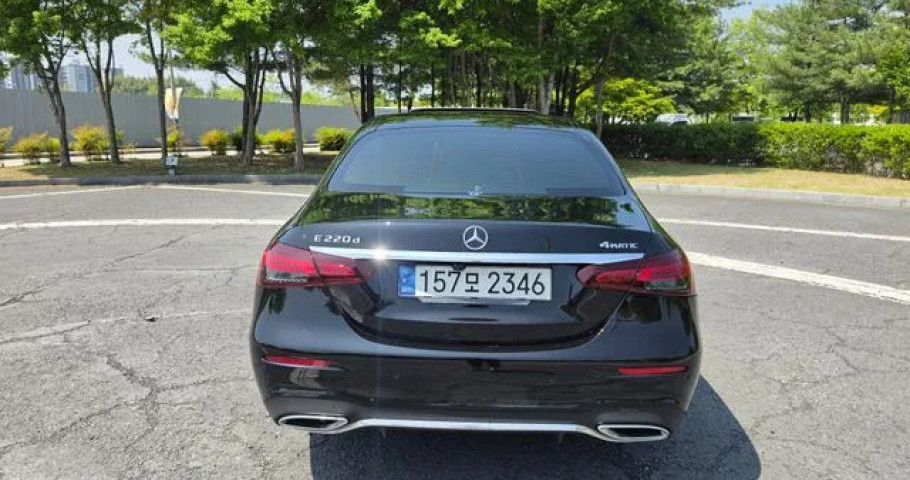 Mercedes-Benz E-Class 