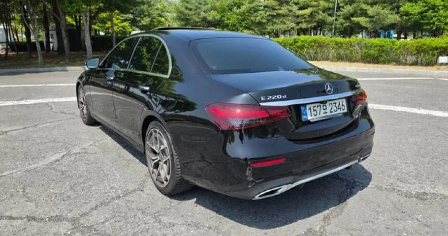 Mercedes-Benz E-Class 