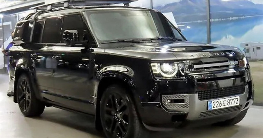 Land Rover Defender 