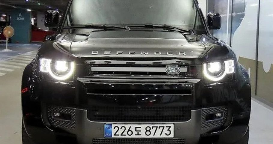 Land Rover Defender 