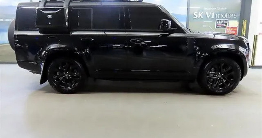 Land Rover Defender 