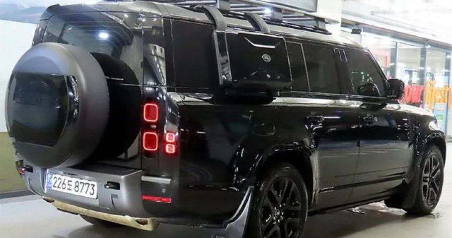 Land Rover Defender 
