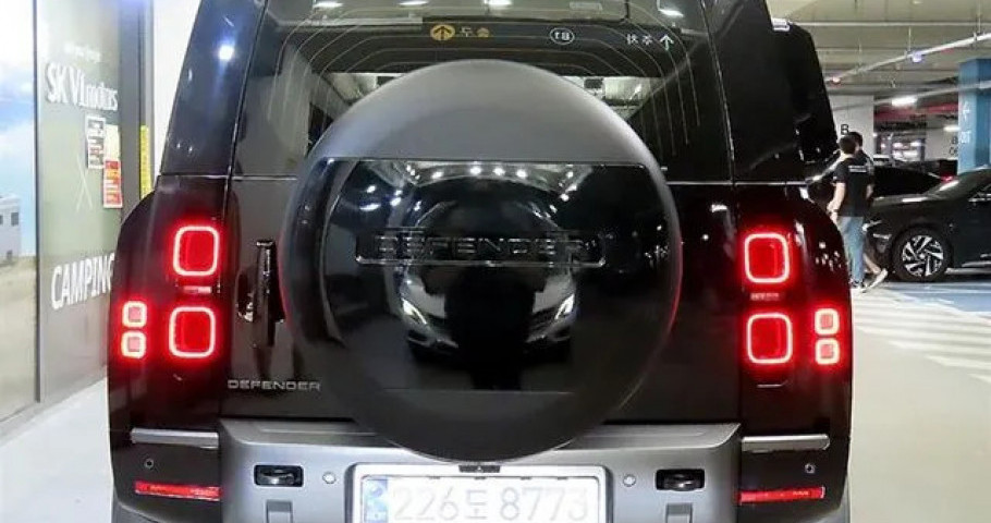Land Rover Defender 