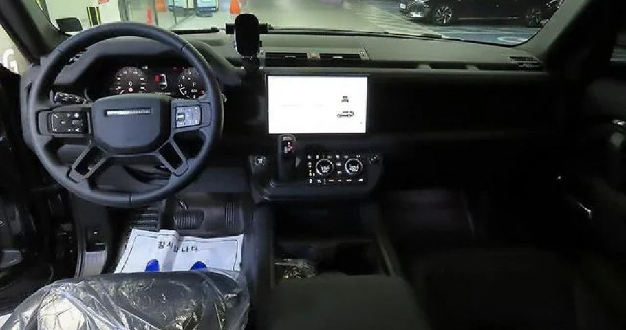 Land Rover Defender 