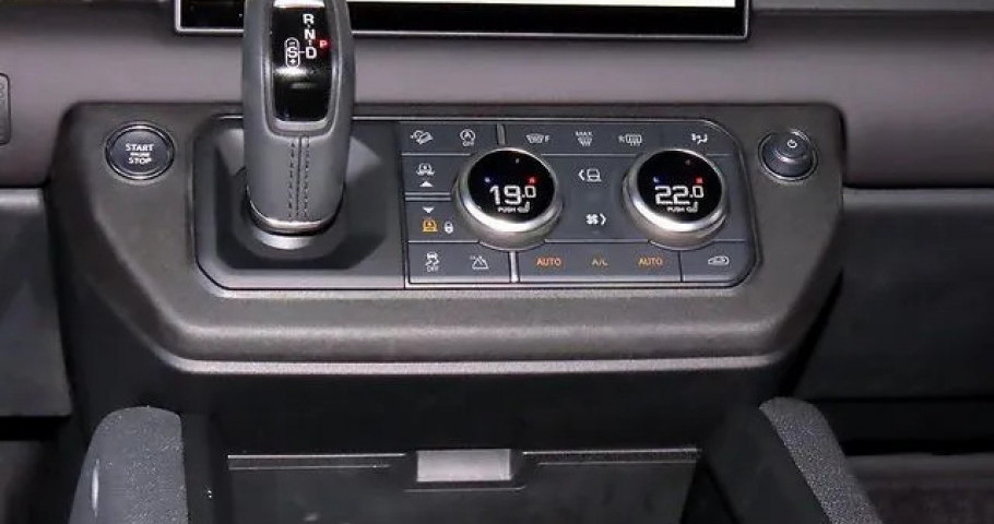 Land Rover Defender 