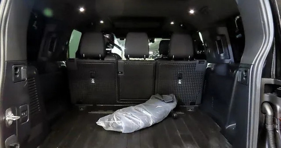 Land Rover Defender 