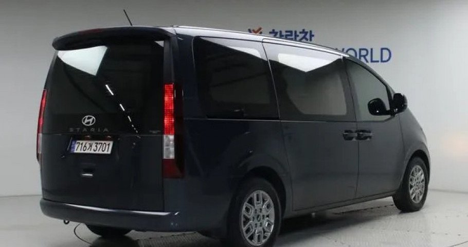 Hyundai Staria 