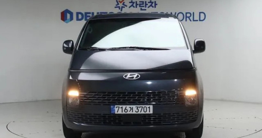 Hyundai Staria 