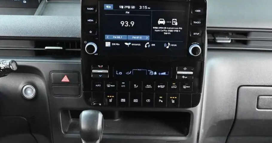 Hyundai Staria 