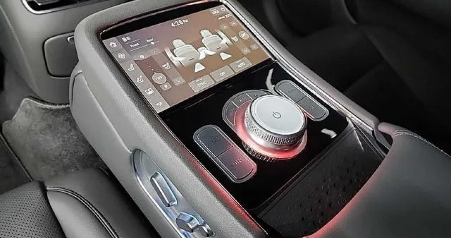 Genesis G90 