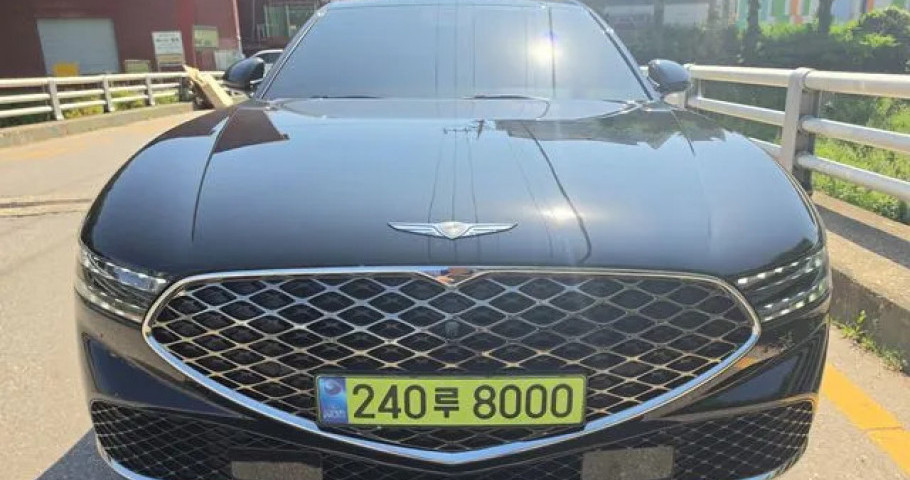 Genesis G90 