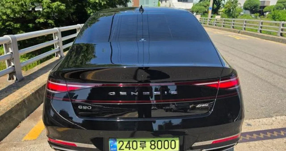 Genesis G90 