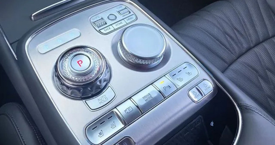 Genesis G90 