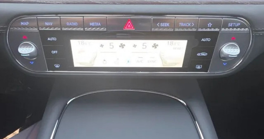 Genesis G90 
