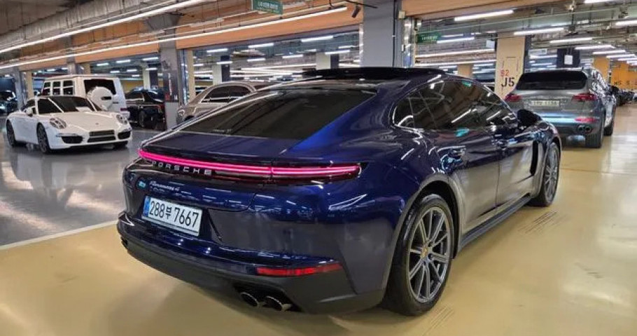 Porsche Panamera 