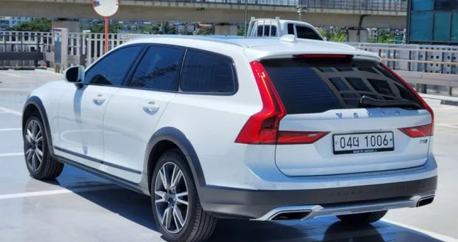 Volvo V90 