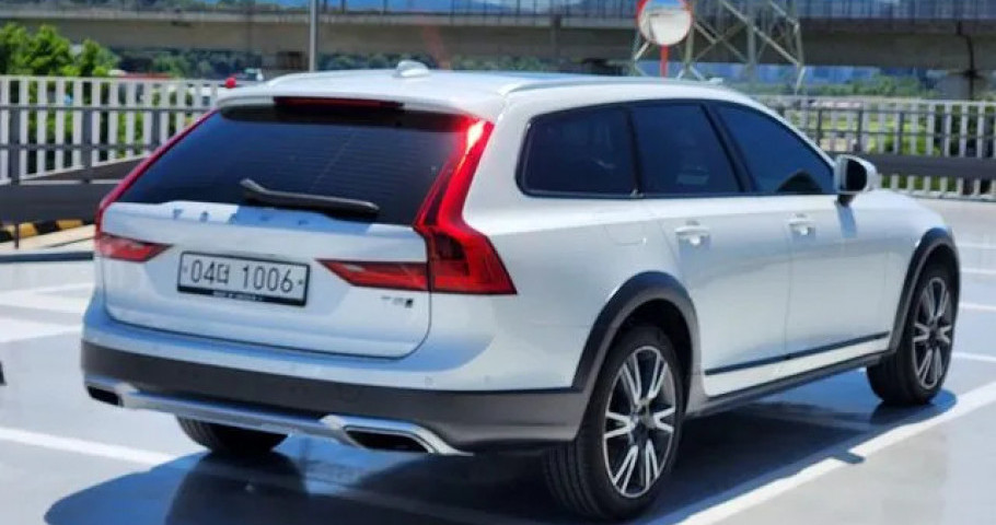 Volvo V90 
