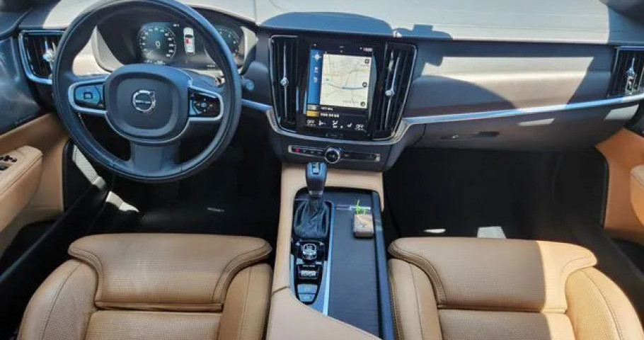 Volvo V90 