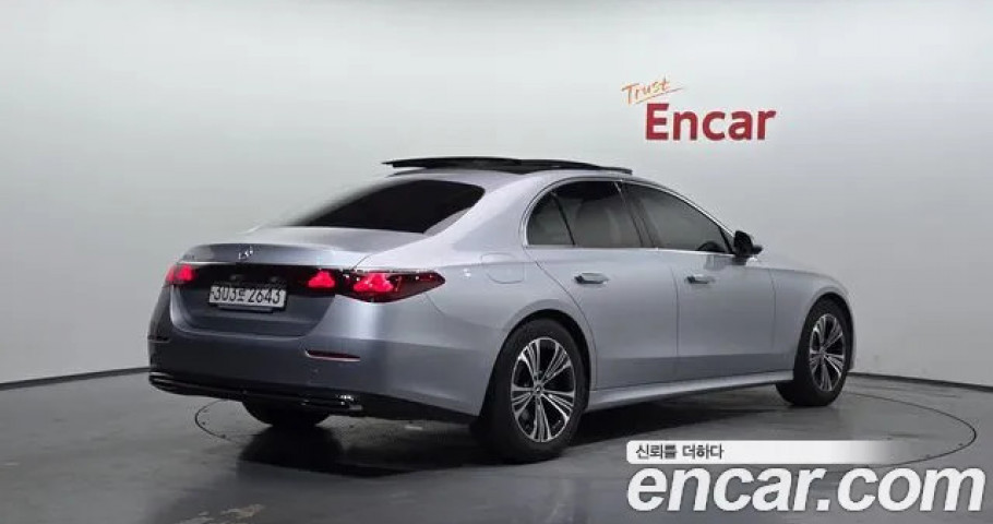 Mercedes-Benz E-Class 