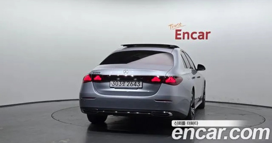 Mercedes-Benz E-Class 