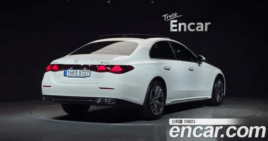 Mercedes-Benz E-Class 
