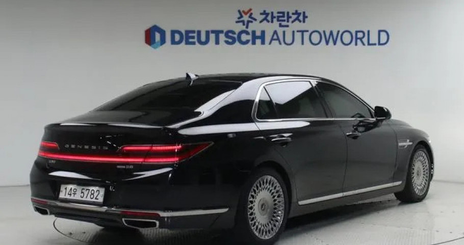 Genesis G90 