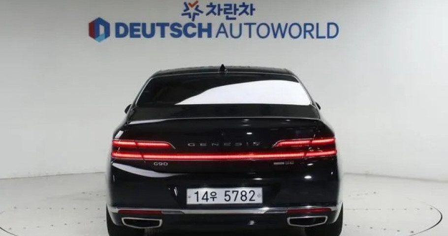 Genesis G90 