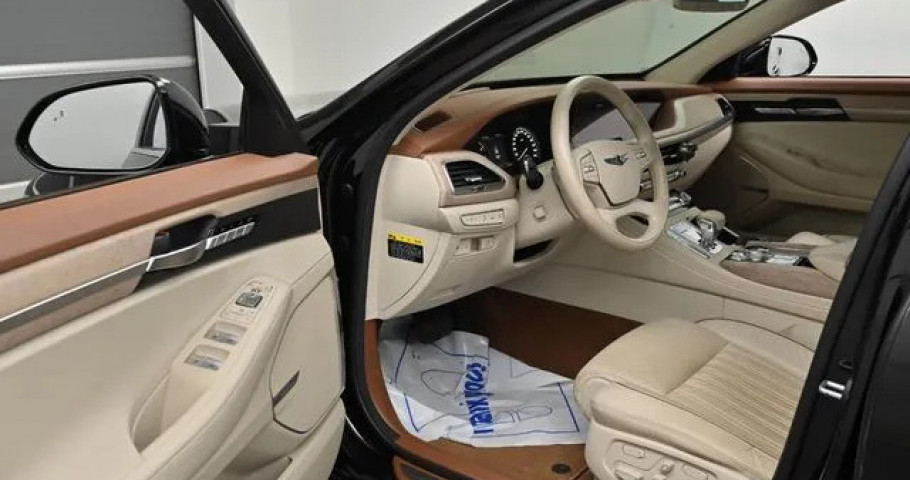 Genesis G90 