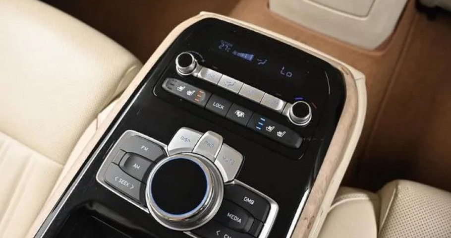 Genesis G90 