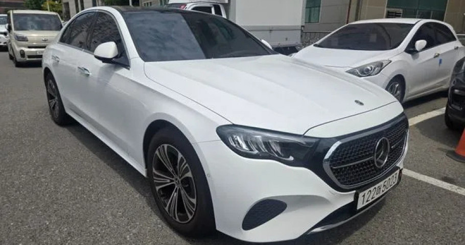 Mercedes-Benz E-Class 