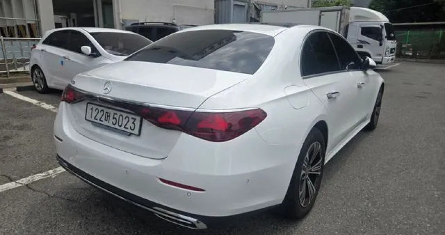 Mercedes-Benz E-Class 