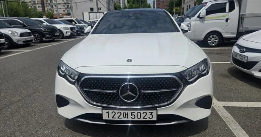 Mercedes-Benz E-Class 