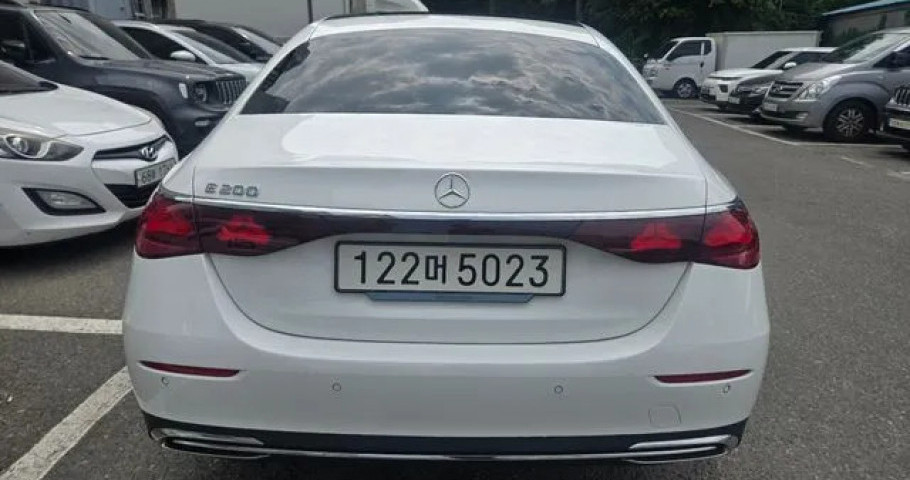 Mercedes-Benz E-Class 