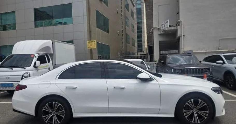 Mercedes-Benz E-Class 