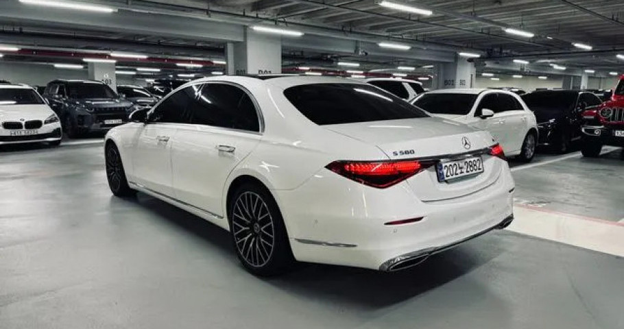 Mercedes-Benz S-Class 
