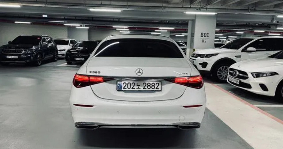 Mercedes-Benz S-Class 