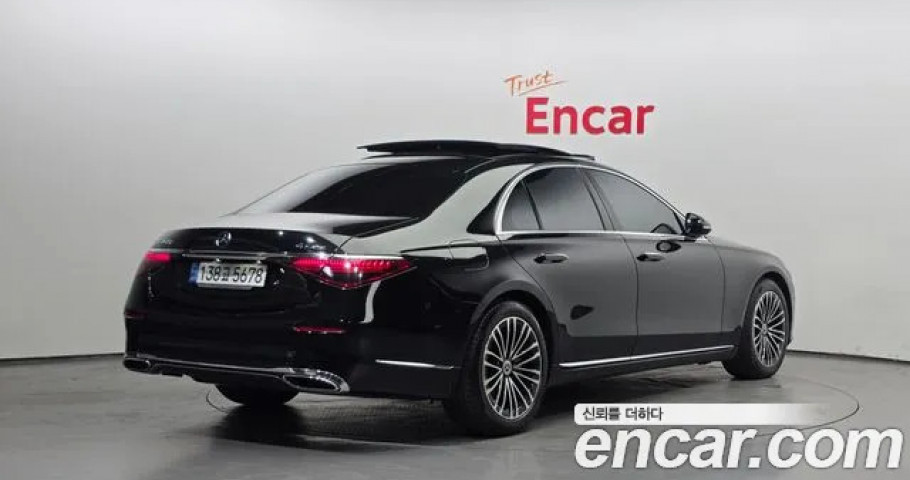 Mercedes-Benz S-Class 