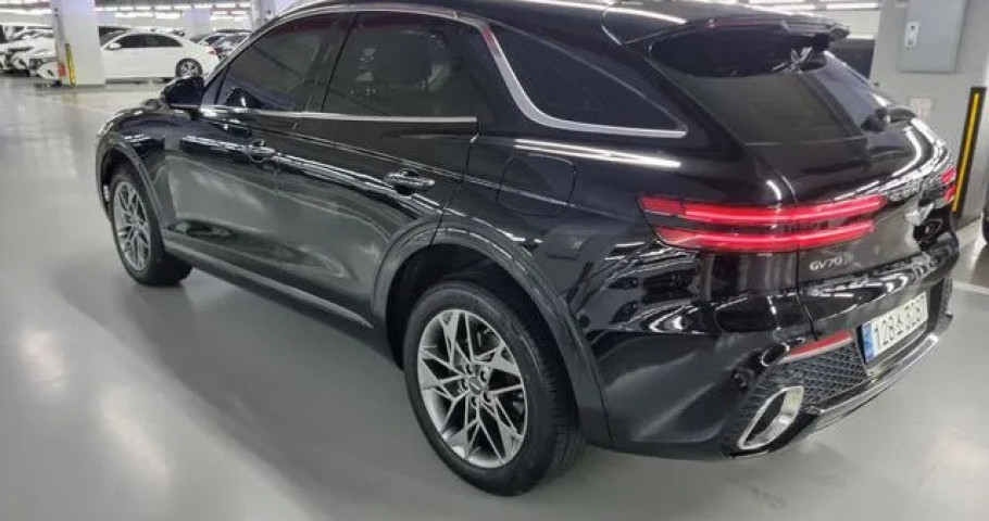 Genesis Gv70 