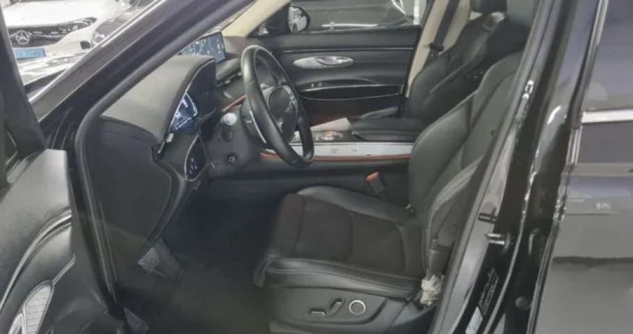 Genesis Gv70 